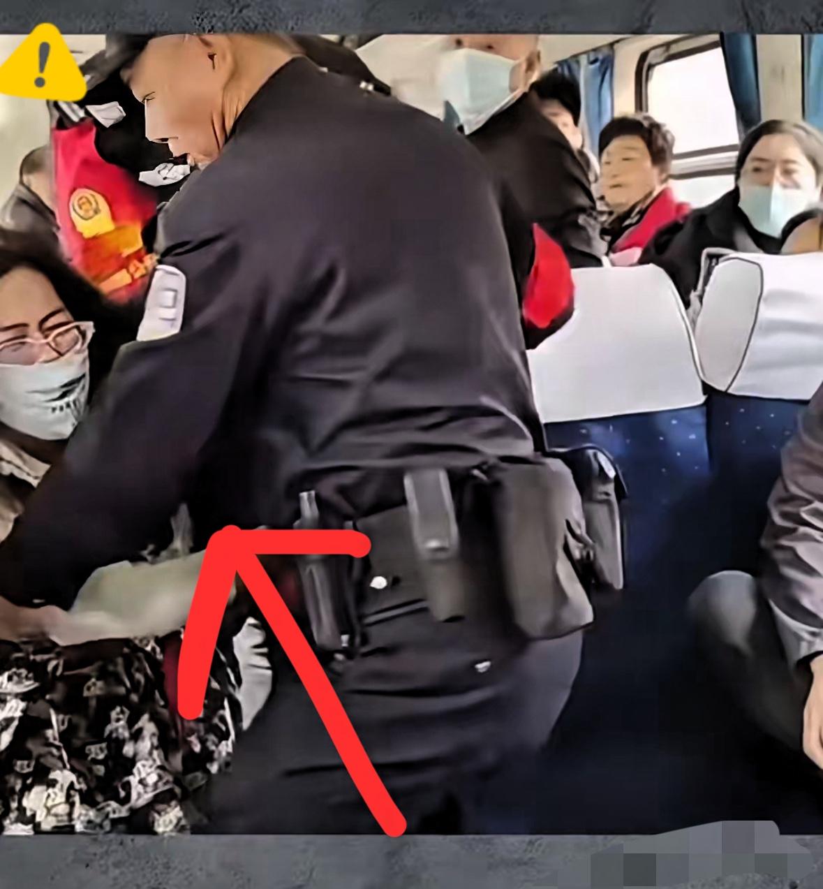 火车上真是什么奇葩事都有！​刷到个视频，15岁学生明明买了座，却被一站票女子霸