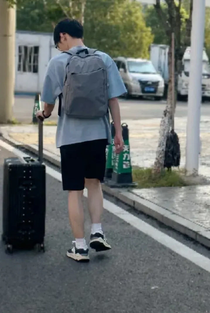 气到发抖！现在找工作难成这样，我那双一流硕士儿子竟然从华为辞了职！就因为嫌加班、