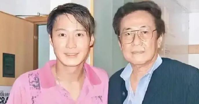 1993年，黎明的爸爸患上大肠癌晚期，生命走到最后阶段，黎明立刻许愿说：“要是父