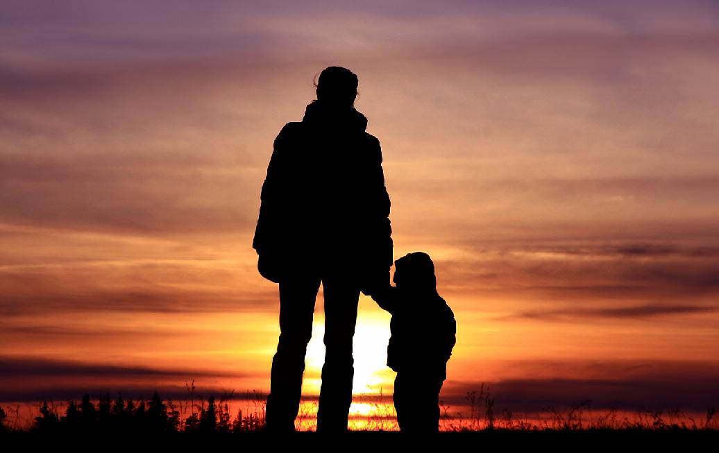 公平起见，子女犯罪，父母需要解除公职！目前国内的情况，如果父母犯罪，甚至有些