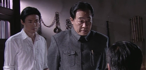 【潜伏里的档案股股长盛乡，给李涯背了黑锅】《潜伏》中有一个配角是盛乡，他可以说