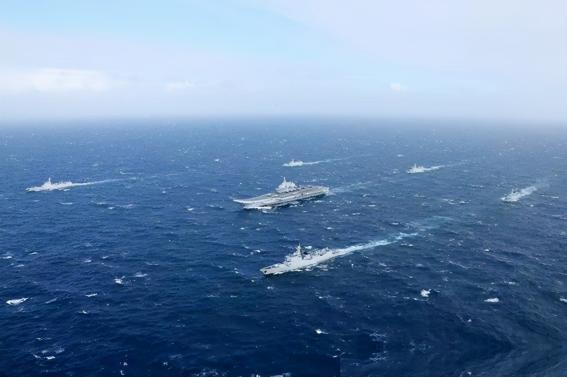 “亚洲正在犯下滔天大错！”新加坡外交家马凯硕曾经说：“亚洲国家眼看中国这条‘巨龙