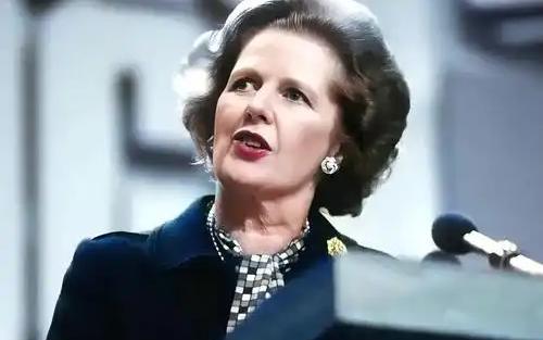 上世纪，英国“铁娘子”撒切尔夫人说过一句“狠毒”的话：“你们根本不用担心中国，因