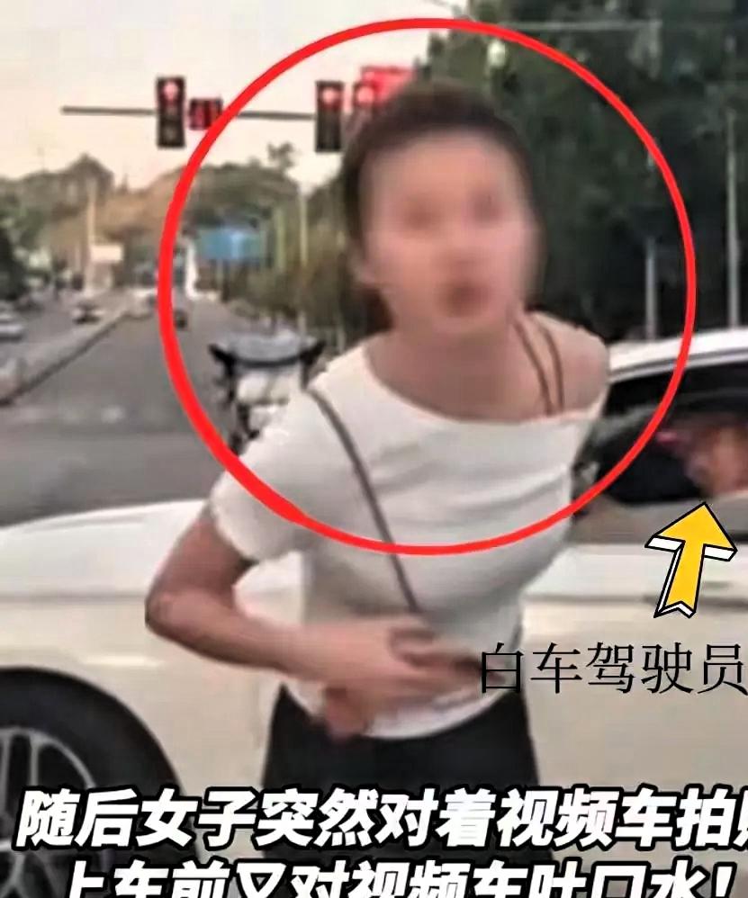 重庆加塞女火了，全网都给她起了个外号叫口水姐，在这件事里，我发现有人好无辜。