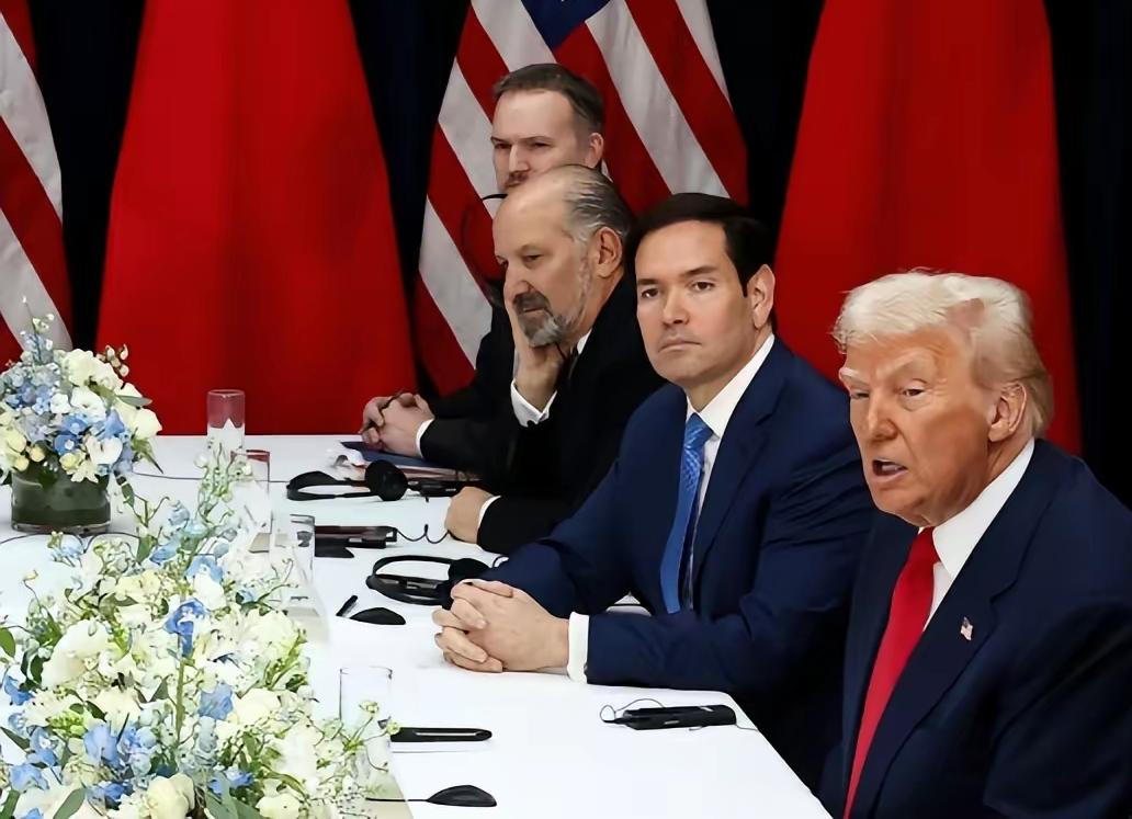 特朗普刚与中国谈完就火速回国，两场恶战等着他，美军高层纷纷签署保密协议！特