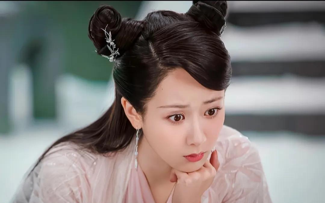 说实话我都不敢分享自己喜欢上杨紫的原因。不是因为她演技好，不是长得美，而是她