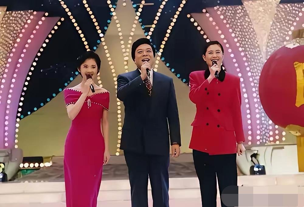 三位主持人中有一位80%都认不出来，赵忠祥，倪萍，我们都能认出来，另一位你能认出