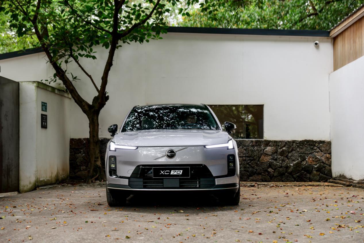 要说现在最值得入手的豪华插混车型是谁？那非沃尔沃全新XC70莫属。去年，沃尔