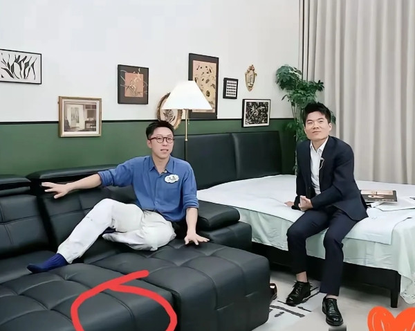 董宇辉直播卖沙发，1小时卖了一千多万真是服了董宇辉了，大几千的东西都能卖的动