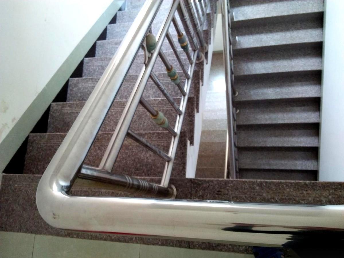 一腔热血，为了那个大目标。放眼望去，几万个位置里，兄弟们手里就攥着一个。就一