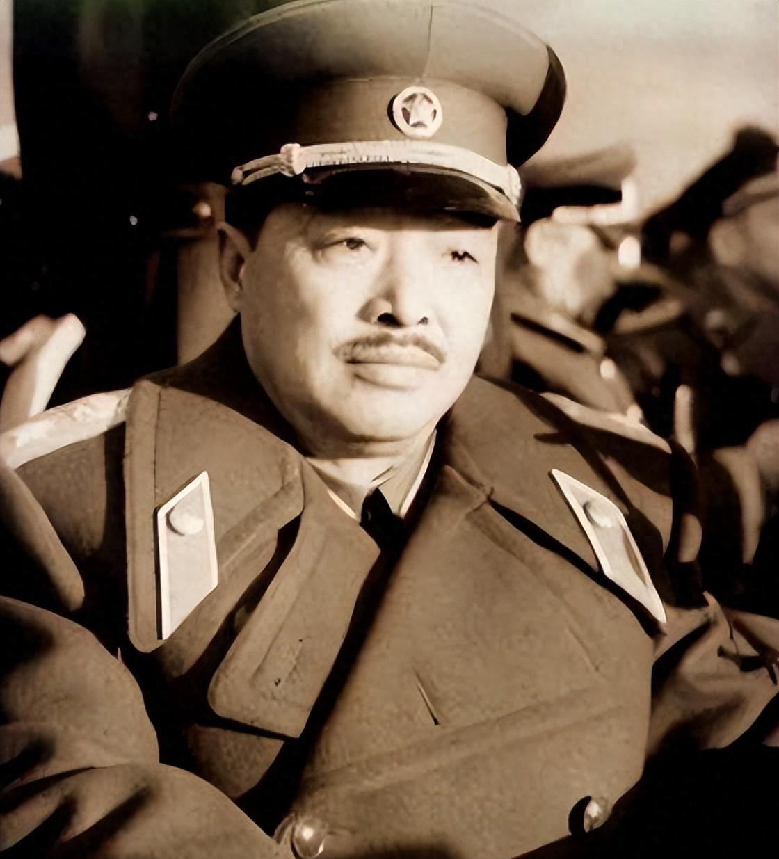 1952年贺龙视察地方时为何向战士们深深鞠躬致歉？我贺龙愧疚地说对不住大家19