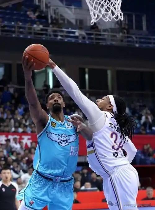 广东宏远首节比赛27-24领先青岛队，三个事实！1.广东宏远伤病太多，胡明轩、