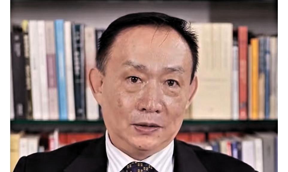 刷到个切片视频，直接给我看精神了。卢麒元这两天遭到全网疯狂围剿，说实话，一点