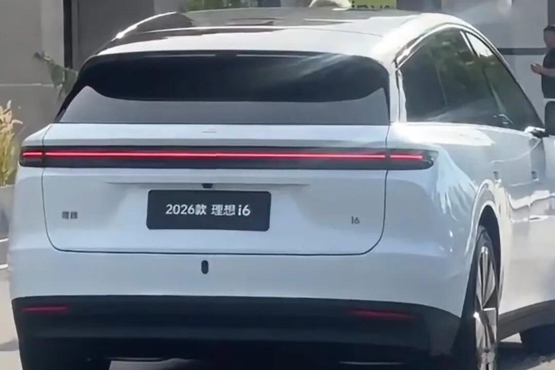 2026款理想i6最近在做媒体静态体验，一些博主看完后评价都很高，根据网上