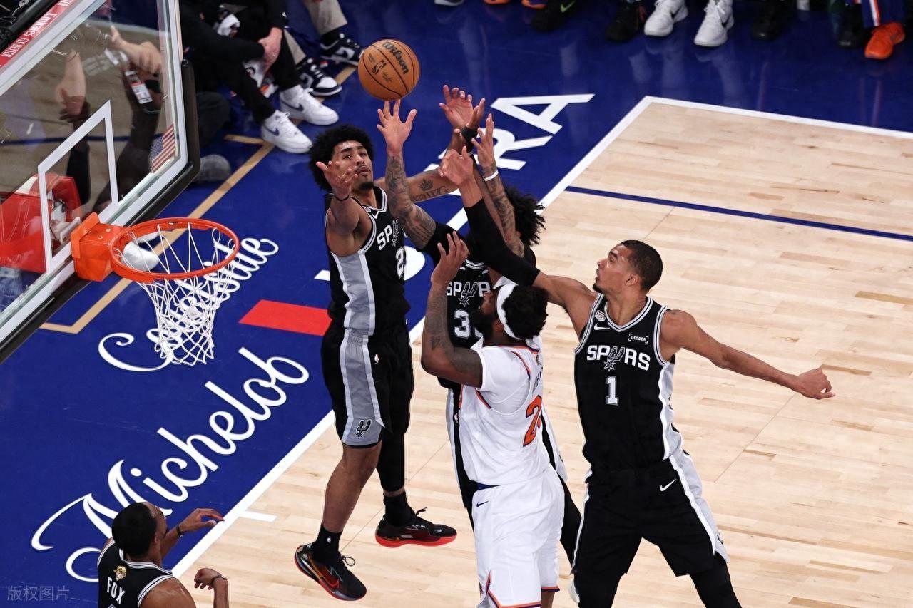 6月11日NBA总决赛G4，尼克斯主场107-106险胜马刺，完成总决赛历史最大