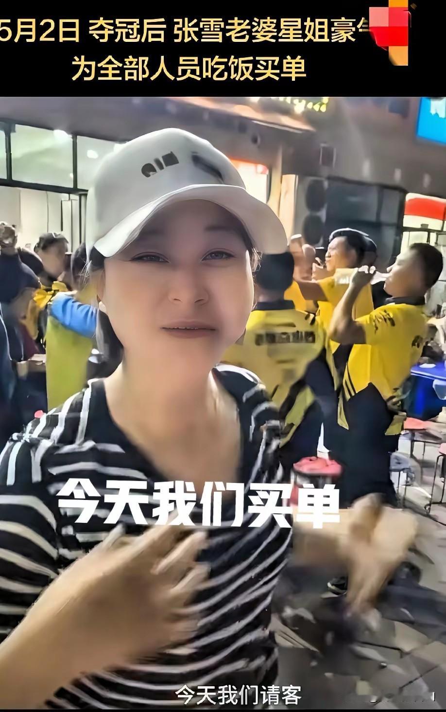 张雪老婆星姐也是性情中人啊，得知德比斯在匈牙利WSBK上又夺冠后，当即做了一个决