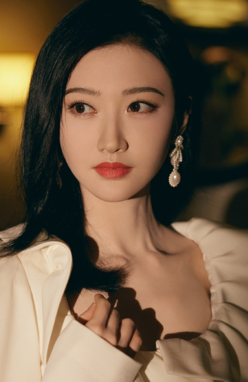 景甜明艳贵气写真大片来了