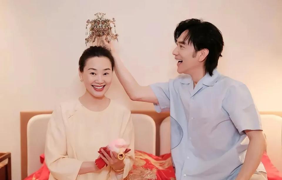 林依轮和西华都结婚30年了，两人也都五十多岁了，怎么还会如此浪漫，这卧室好像新婚