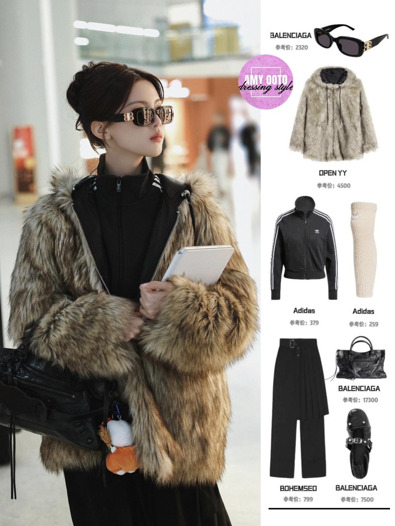 杨超越这身机场穿搭太戳“气场女王感”了！毛绒外套叠黑色运动套装，混搭出松弛又显贵