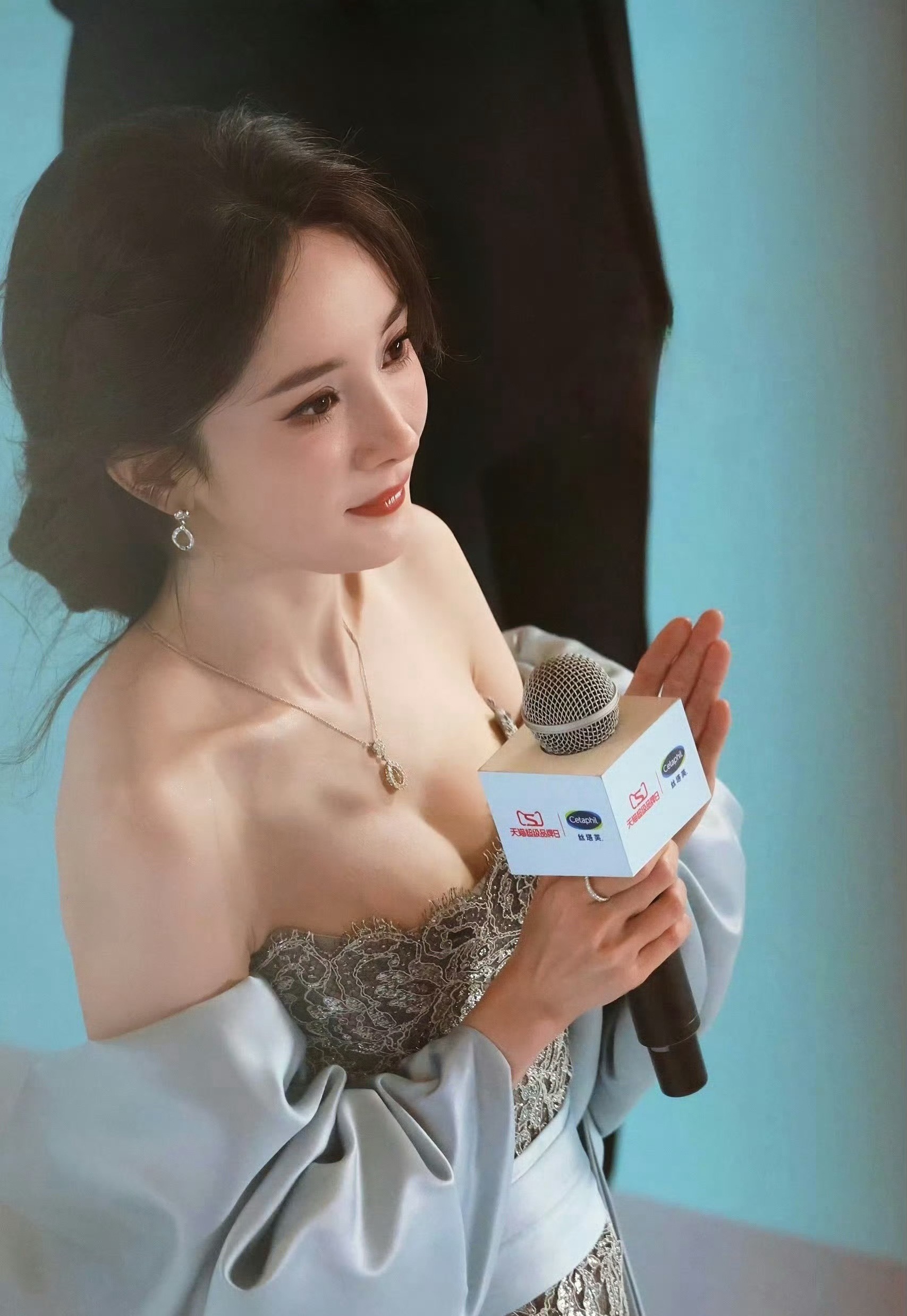 幂神，迷人的大眼睛