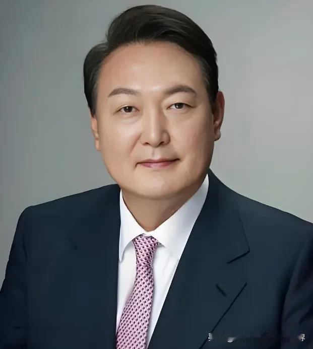 李在明对尹锡悦确实有些狠了，牢房只有6.6平方米，还没空调。韩国首尔这几天的气温