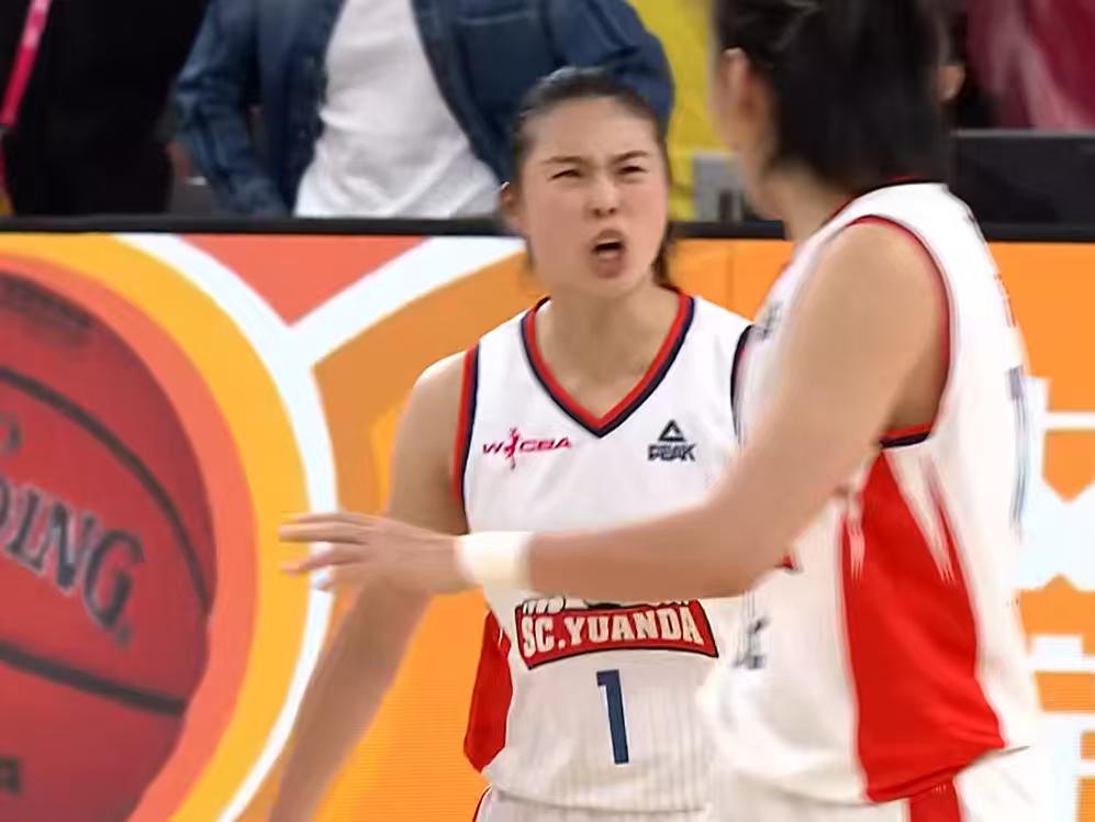 大家发现没，在昨晚四川女篮75-53大胜山西女篮的比赛，四川队王思雨投篮只有6中