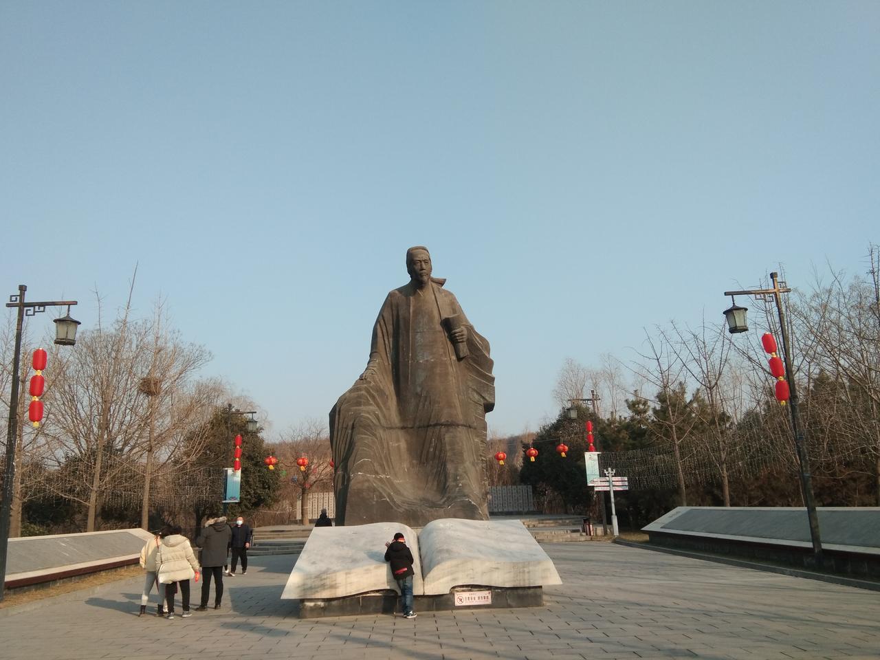 唐朝时河南籍的著名诗人1:杜甫:河南省巩义（原巩县）人，诗圣。诗史。与李白齐