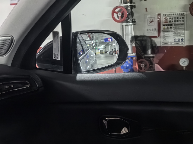 后视镜倒车自动下翻的角度，你会调节吗？说个笑话，蔚来ES6用车两年关半了，最近