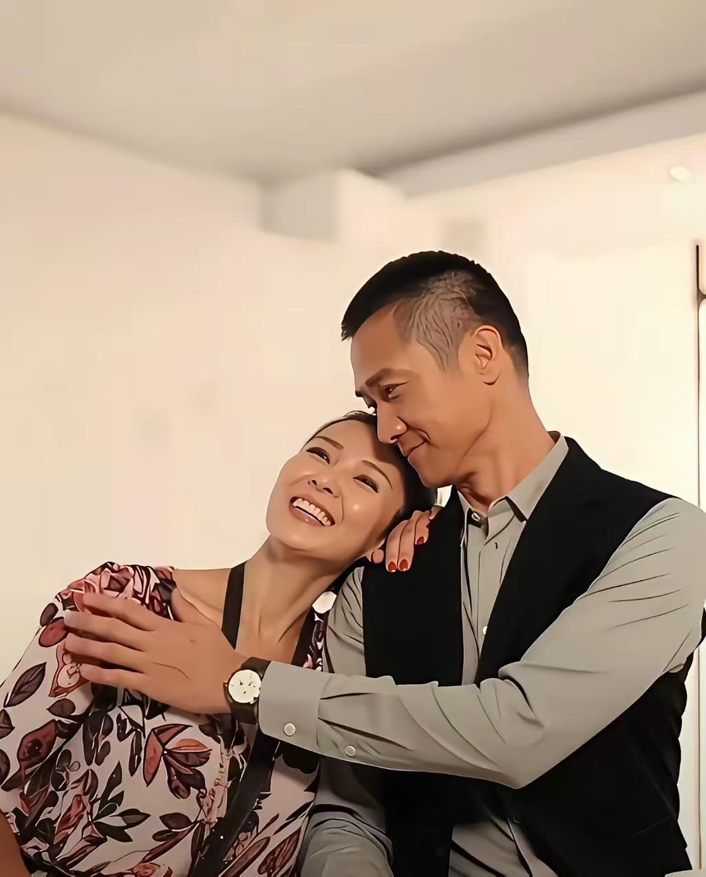 同居九年，一句“我更爱我自己”，两人就此分道扬镳。两个演员都喜欢。柯蓝大气率真不