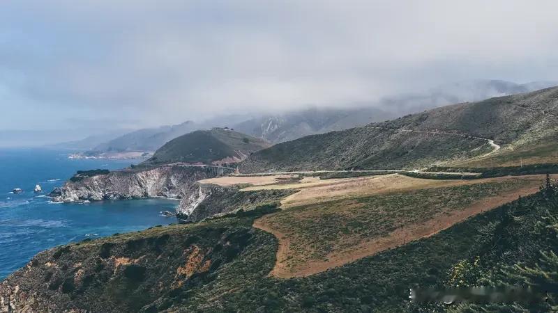 美国退群加州进群美国这波“退群”操作真是让人摸不着头脑。2025年1月