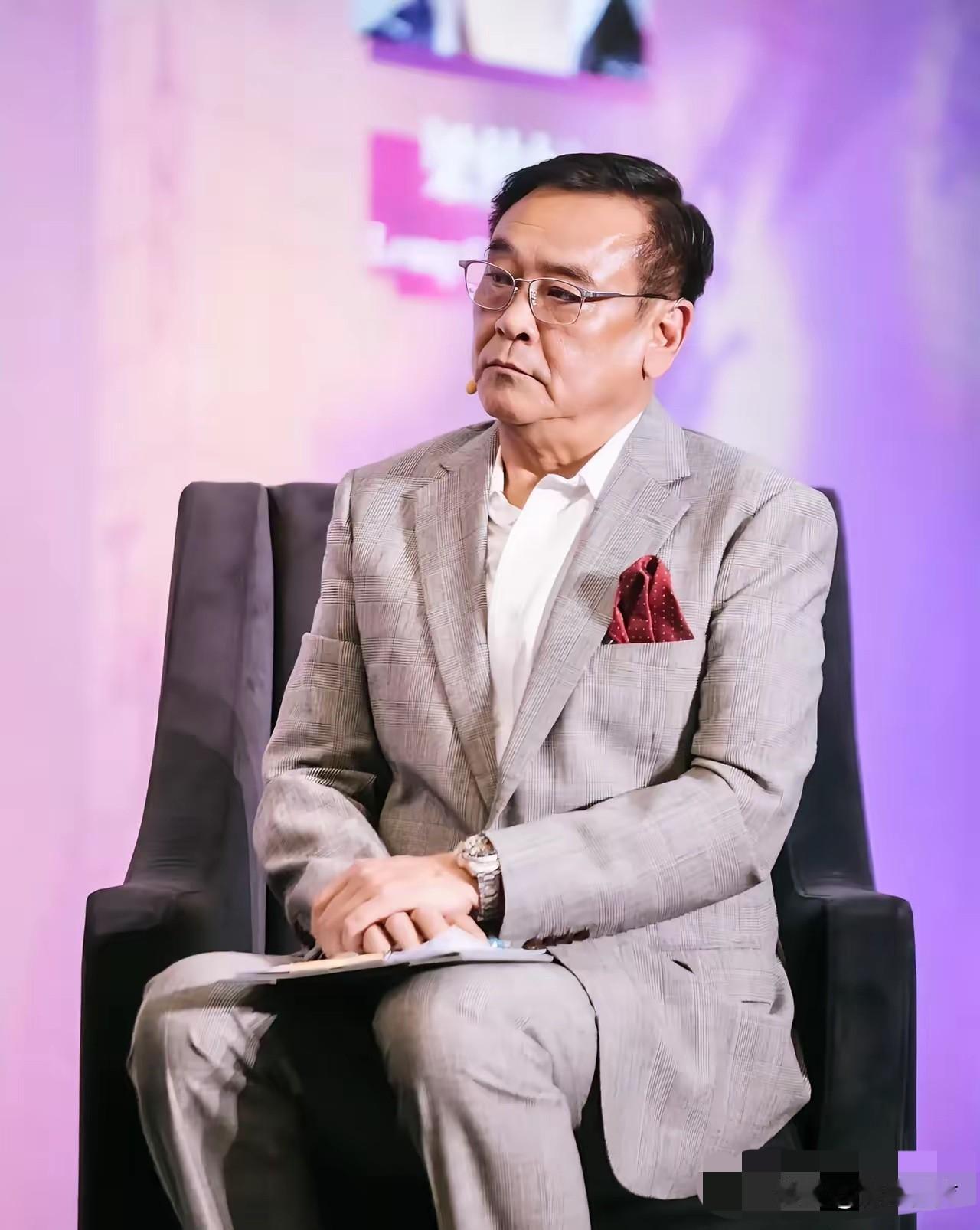 如果世上有后悔药，最先抢着吃的肯定是尔冬升。他千不该万不该，不该三年前看完《