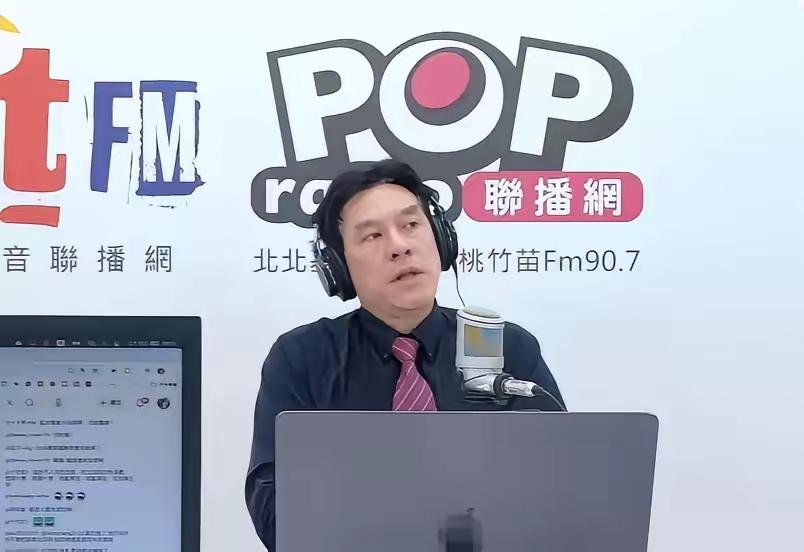 黄伪汉堕落到跟青鸟一样的智商！这实在是让人跌破眼镜。搞笑的是赵少康还请黄伪汉