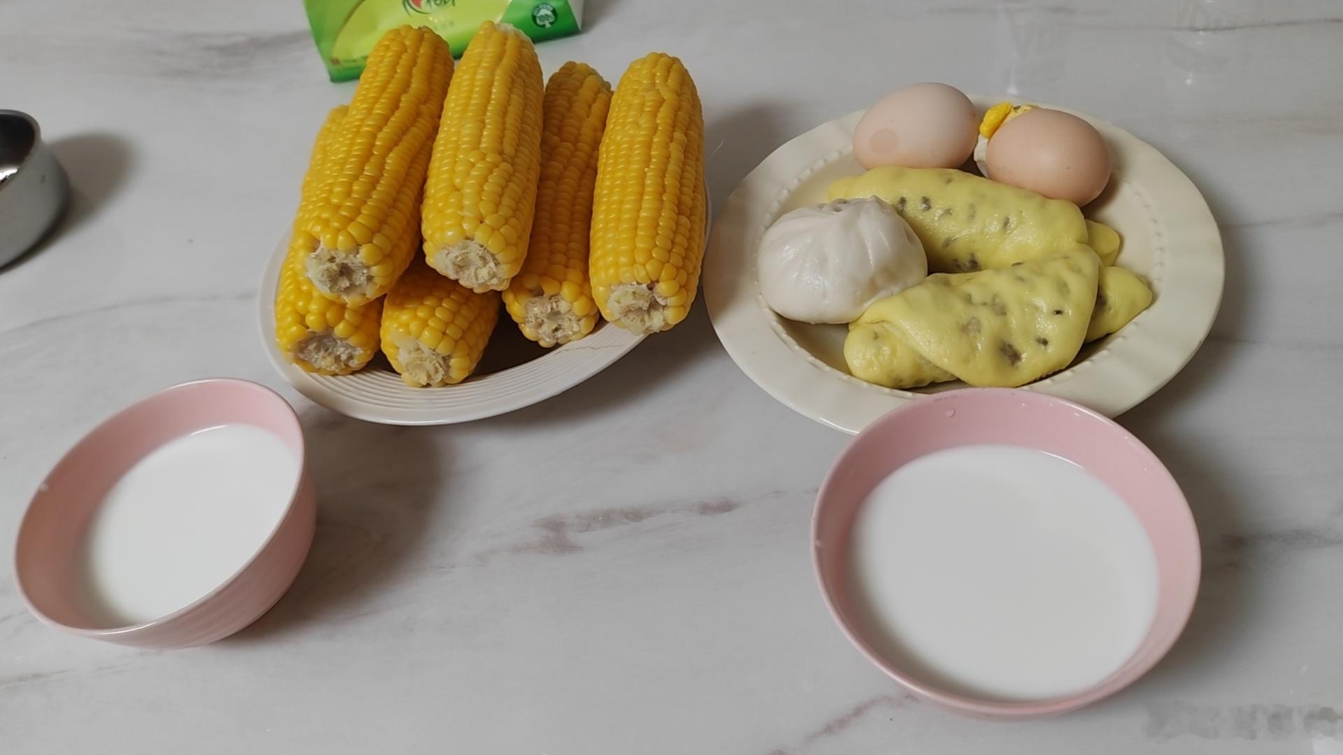 小姑子昨天考完了，今天开始不用去学校了。早上一起来婆婆一直在骂小姑子玩手机，小姑