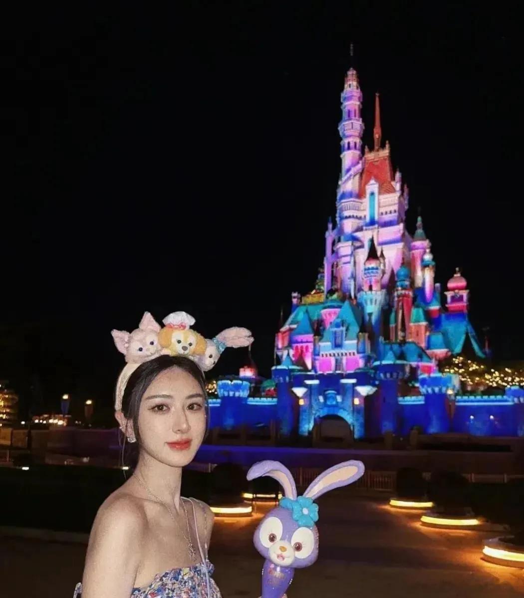 这是现在的薇娅，你敢相信吗？现在连熬夜都不用了...