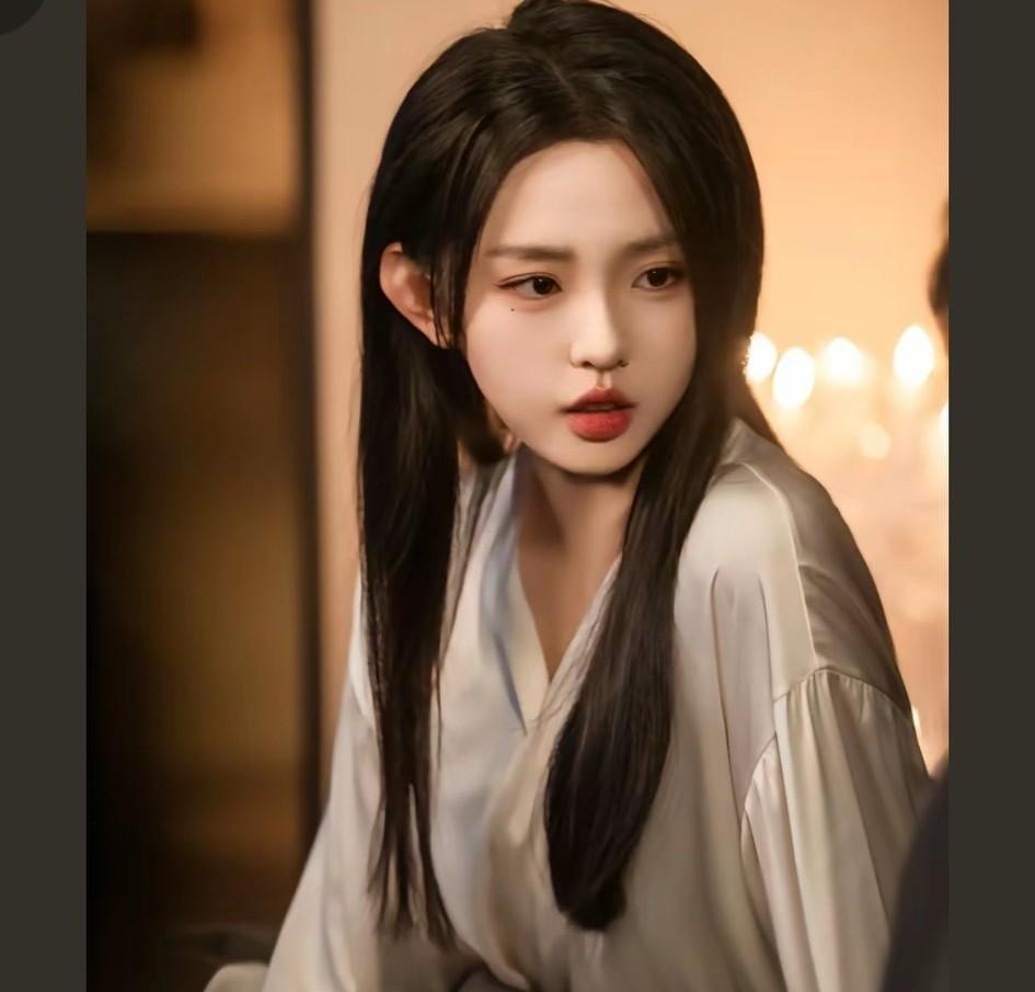 这公司真聪明，但粉丝已经快气疯了。.我听说听花岛把ELLE的杂志拍摄给拒了。