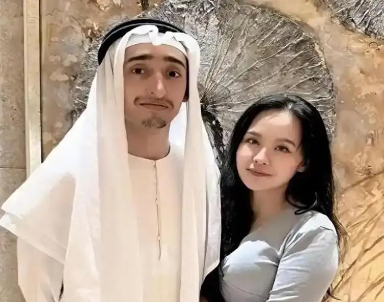 20岁迪拜富少在长沙读书时，偏偏把爱给了一位36岁的离异妈妈。2018年的长