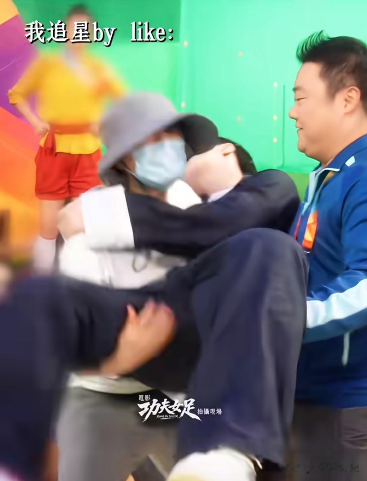 星爷被张艺兴恶心到了[捂脸哭][捂脸哭]！天天不是抱就是亲，叫他演了个男主