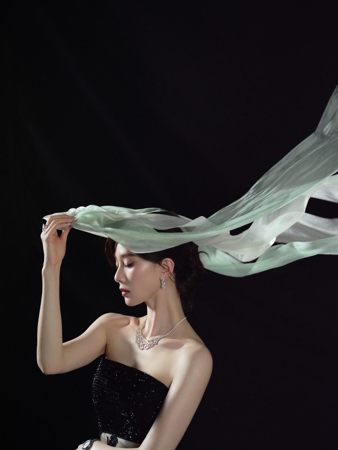 刘诗诗百花颁奖典礼的造型图集，绝美国风女神！