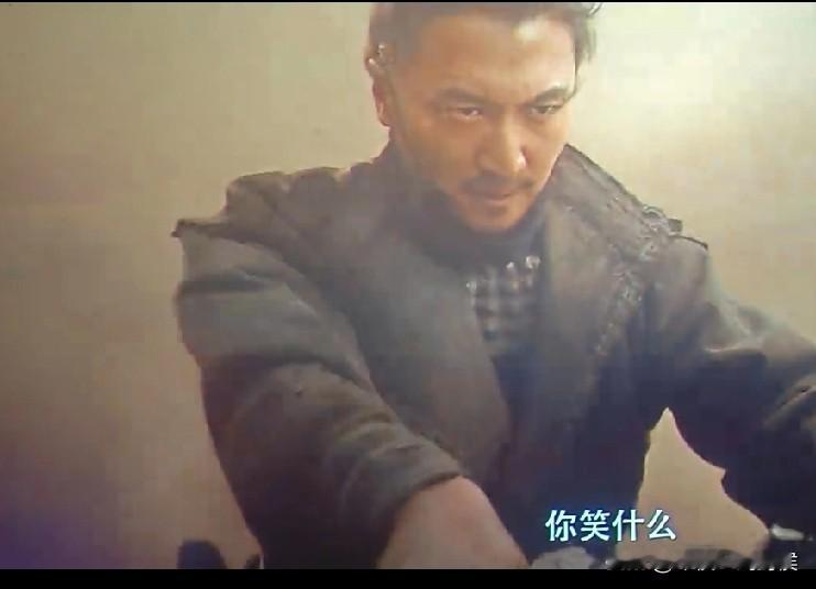 女朋友不听我的劝，执意跟她闺蜜去看了《镖人》。回来后她跟我说，沙尘暴那段打斗很