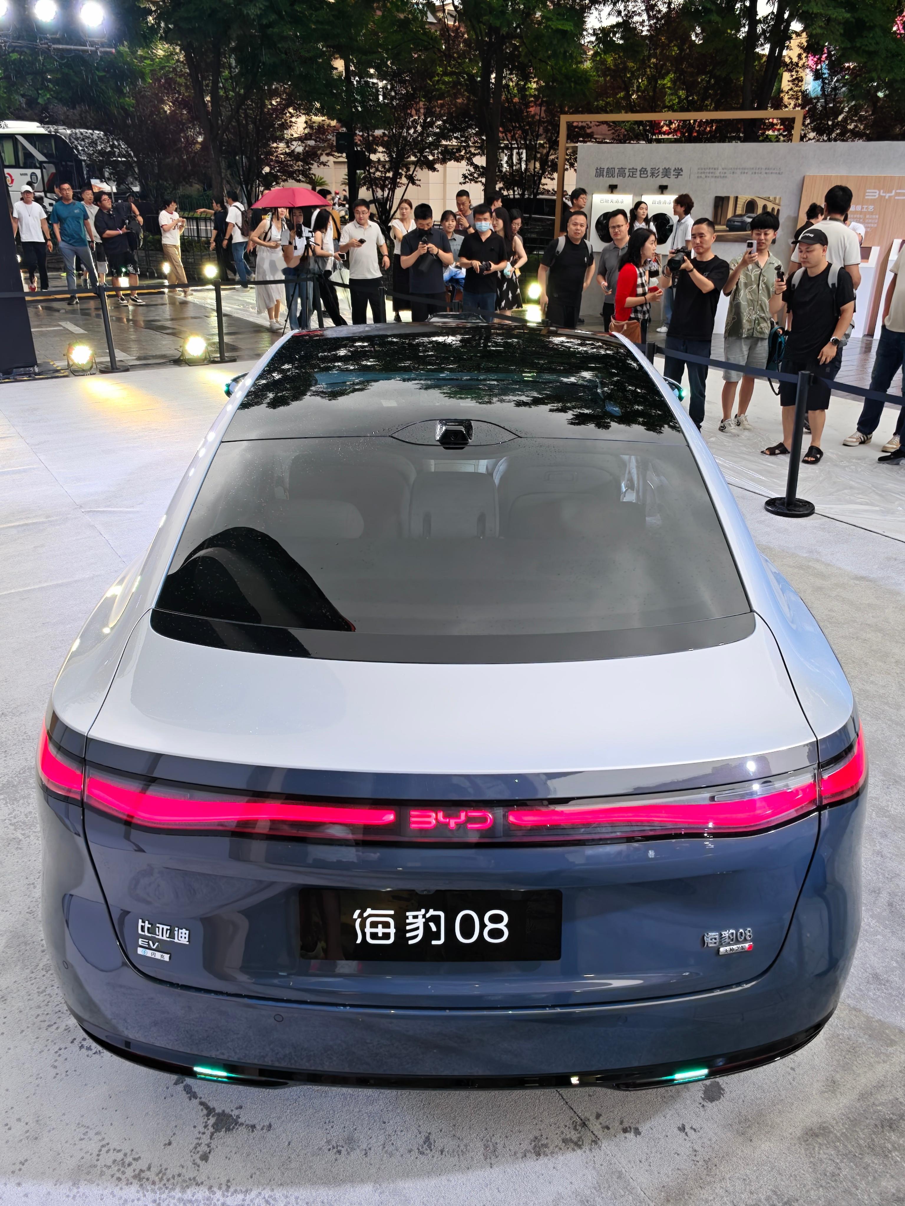 海豹08的插混版，大聪明的选择，肯定是400km纯电续航的旗舰版！1、19.69