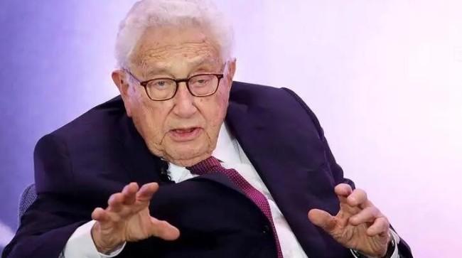 最近基辛格早年的预言又被翻了出来。老爷子当年就说，俄乌打下去，最先耗干的不是俄罗