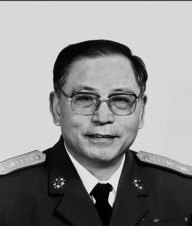 1950年，粟裕正在汇报工作，门突然被撞开。李克农冲进来，声音发颤：“粟裕同志，