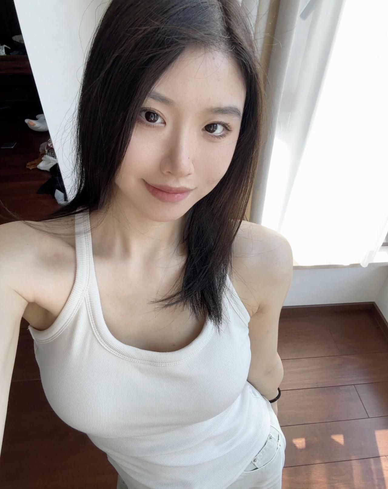 女神的曲线美，令人陶醉。