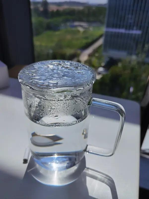 茶和白开水哪个更适合健康补水，这得看情况。白开水是最直接的补水方式，它能迅速被