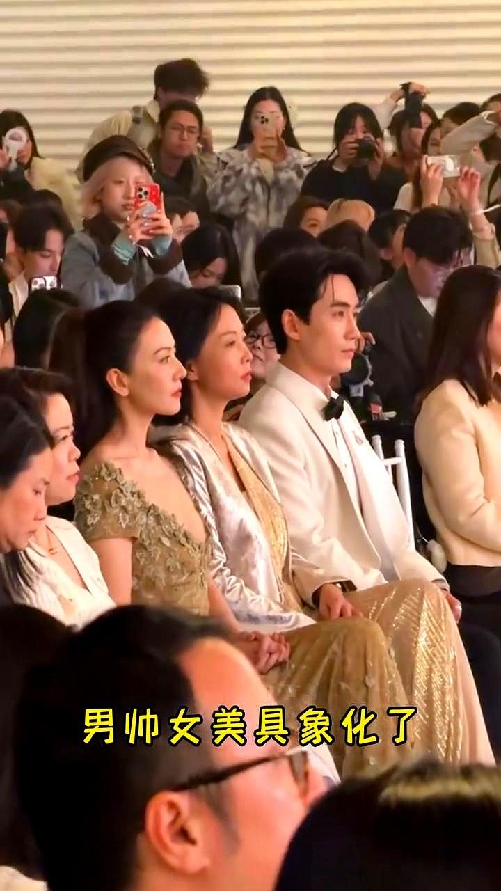 我直接原地捂嘴尖叫！现在网上都炸翻了好吗？有人说“这是内娱颜值天花板的双