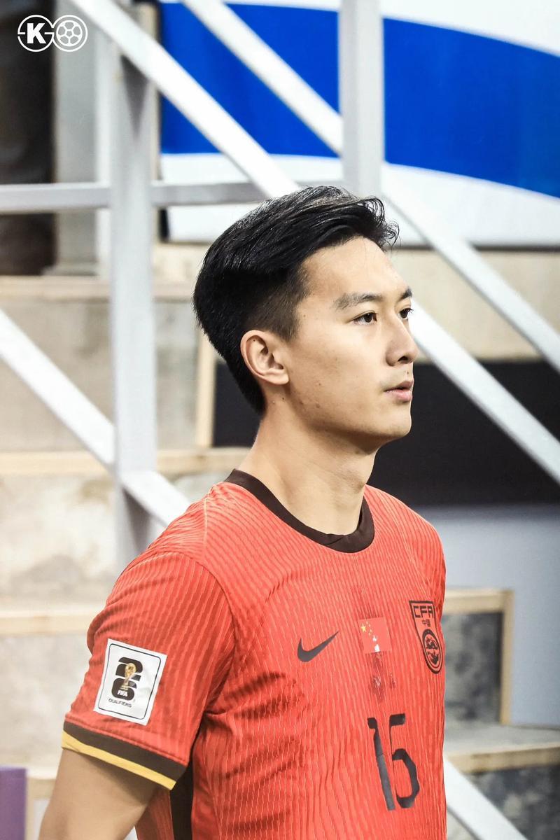 申花球迷很担忧！蒋圣龙何时能够复出比赛？蒋圣龙是去年进行了一次手术，目前还没有参