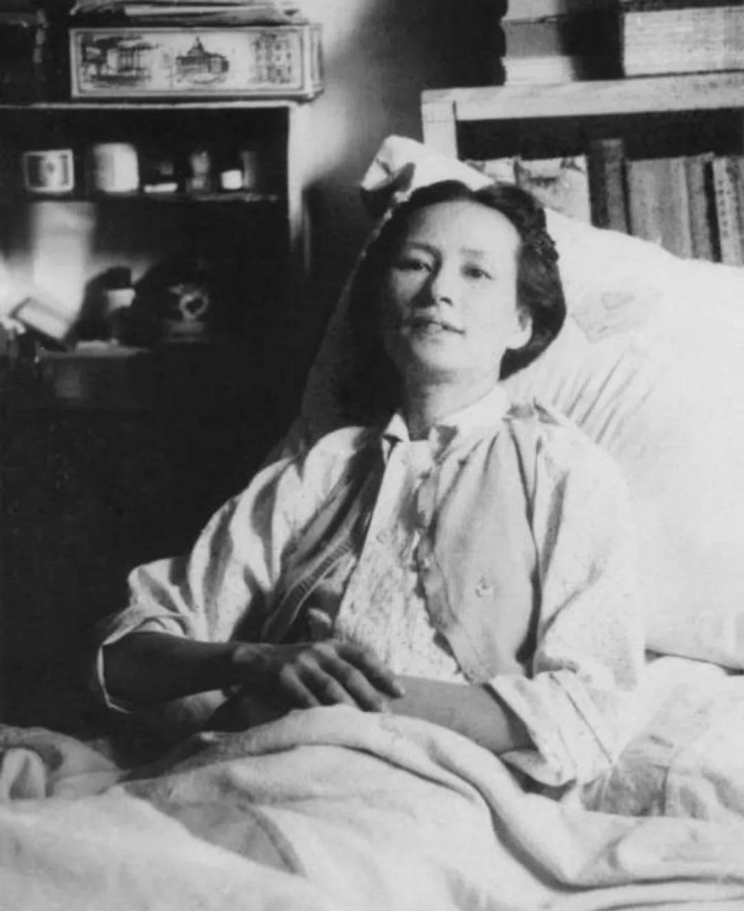 1969年，37岁的梁从诫被下放，妻子立刻提出离婚又拿走全部财产，还给儿子改姓，