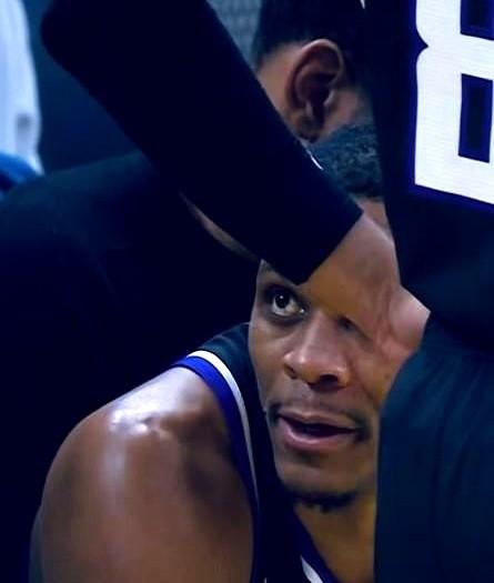 带队把球赢下来，比什么三双纪录都重要。半场就轰下9分9篮板6助攻，威少这状态