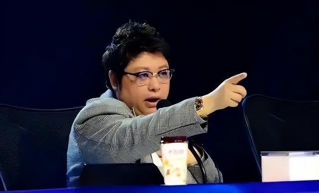 韩红亲爹居然是他？难怪没人敢惹！这身份太惊人了！韩红的身世背景和慈善行为使她