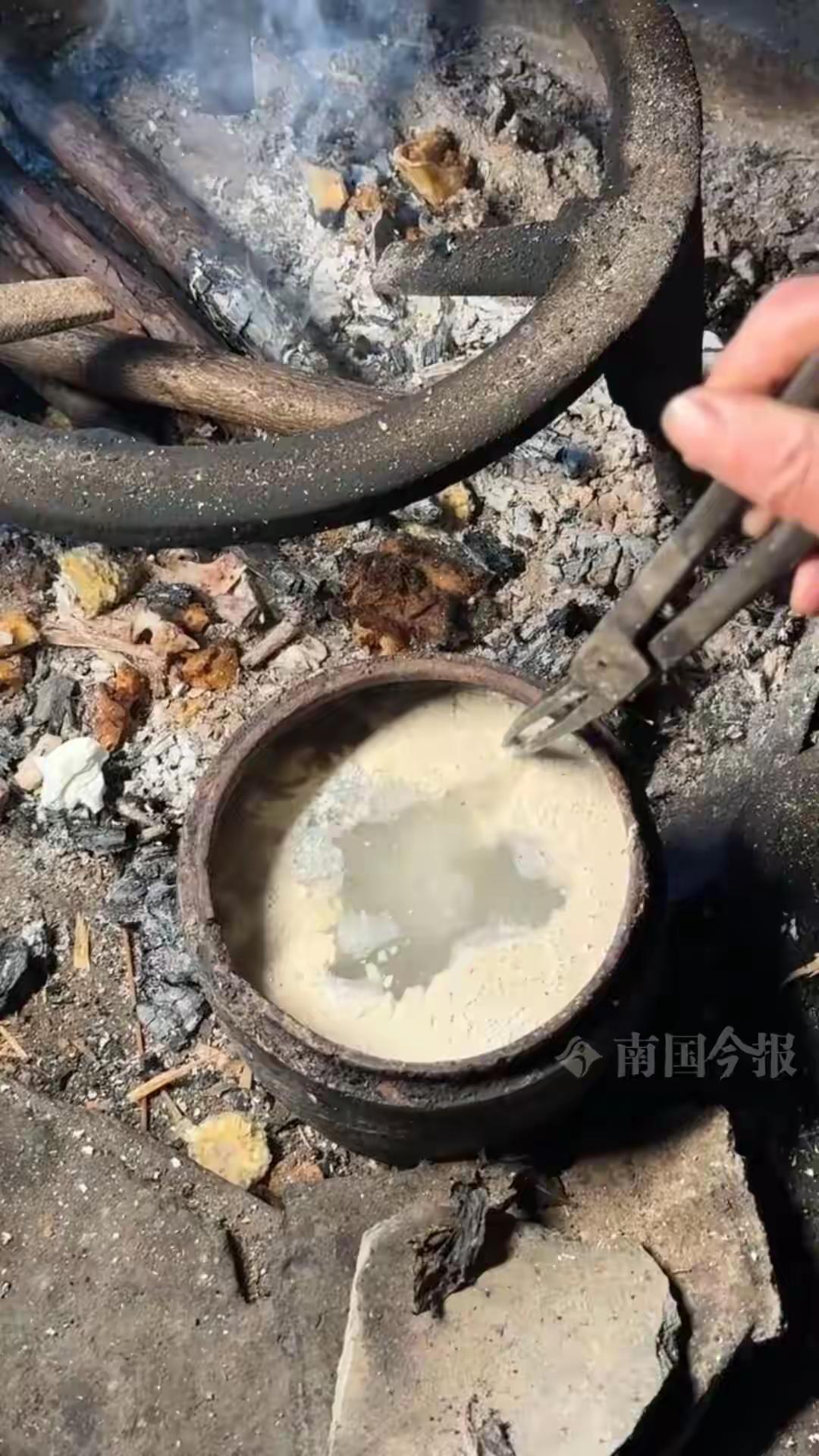 柳州109岁宛奶奶走红，一生未出大山、未进医院，仍满头乌发。她作息规律（朝八晚八